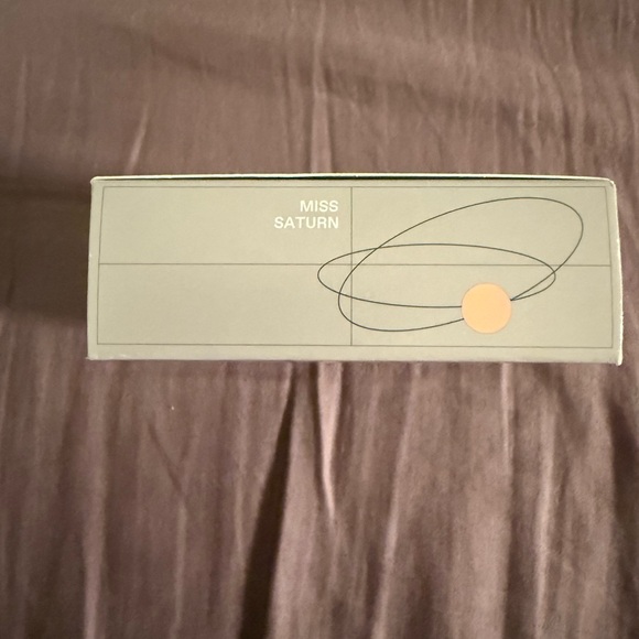 NIB R.E.M. Beauty Interstellar Highlighter Topper Miss Saturn - Picture 3 of 6